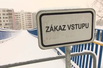 Písek uzavřel most pro pěší přes Otavu. Je stejné konstrukce jako zřícená lávka v Troji