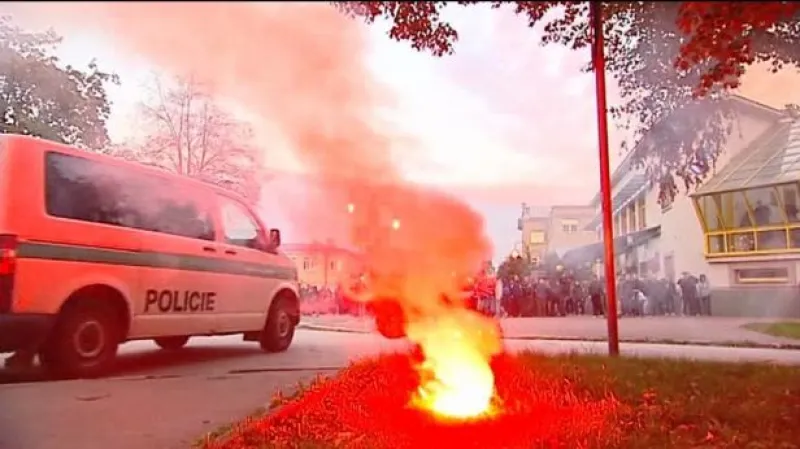 Policie obvinila pět ostravských výtržníků
