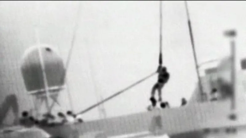 Loď s humanitární pomocí míří do Gazy