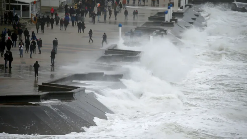 Rozbouřené moře ve francouzském Wimereux