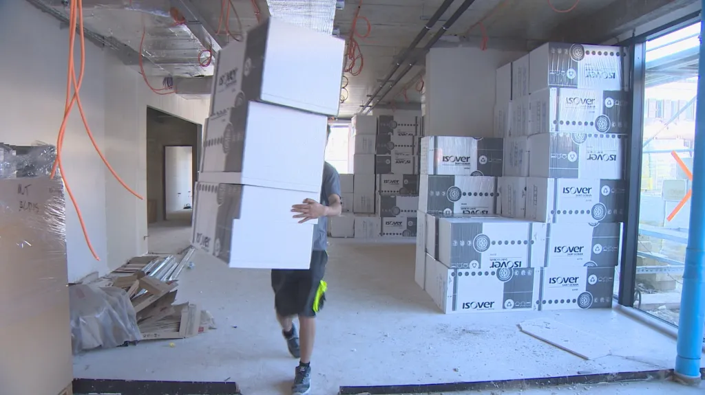 Stavba hotelu Aldis v Hradci Králové