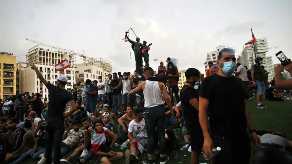 Protestující se shromáždili na bejrútském náměstí Mučedníků