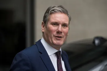 Britská policie vyšetřuje, zda lídr opozice Starmer neporušil lockdown