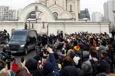 Pohřeb Navalného sledovala policie. Zatýkala napříč Ruskem