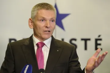 Realisté mají svého kandidáta na Hrad. Hynka podpořilo 22 poslanců