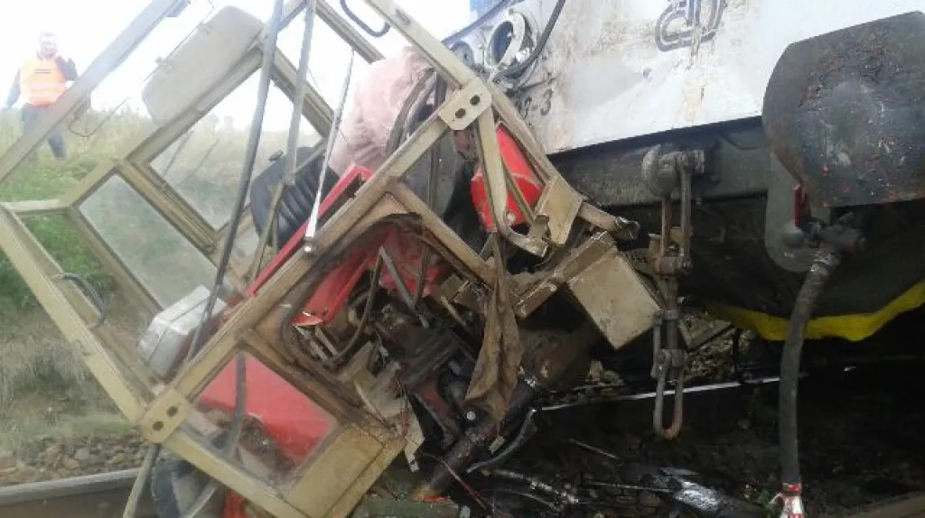 Srážka vlaku s traktorem