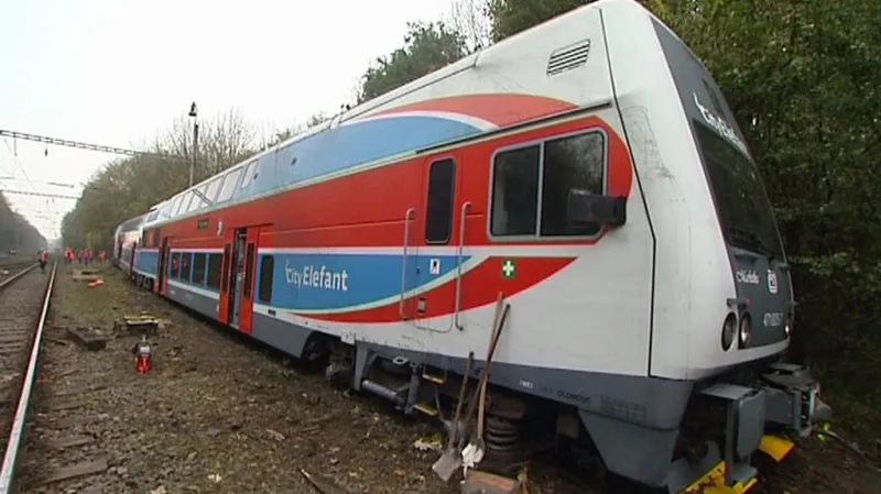 Jednotka řady 471 po nehodě na odbočce Odra