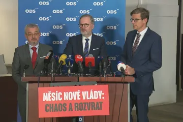 Babiš ocenil zisk hlasů všech koaličních poslanců. Fiala uvedl, že jeho důvěru vláda nemá