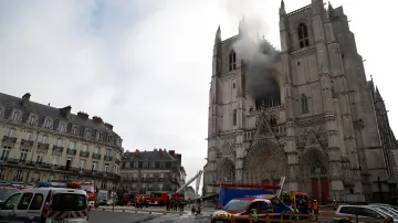 Požár katedrály ve francouzském městě Nantes