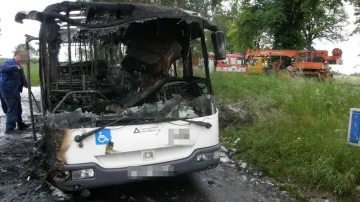 Torzo ohořelého autobusu