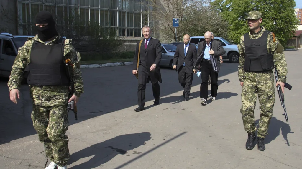Delegace OBSE, která přijela vyjednat propuštění svých pozorovatelů
