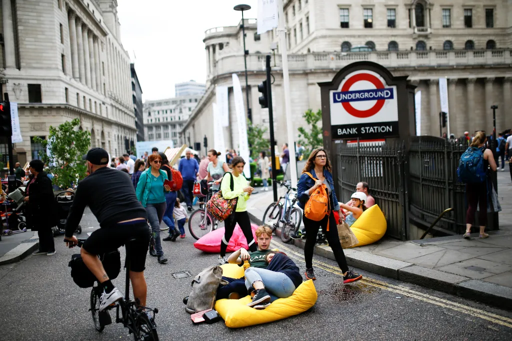 Lidé v Londýně si užili den bez aut