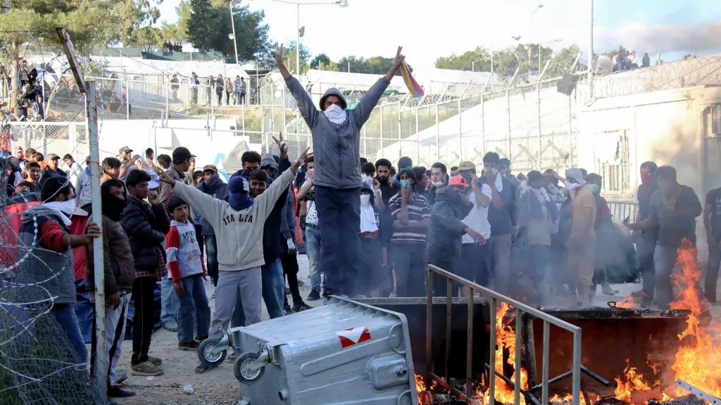 Nepokoje v uprchlickém táboře na Lesbu