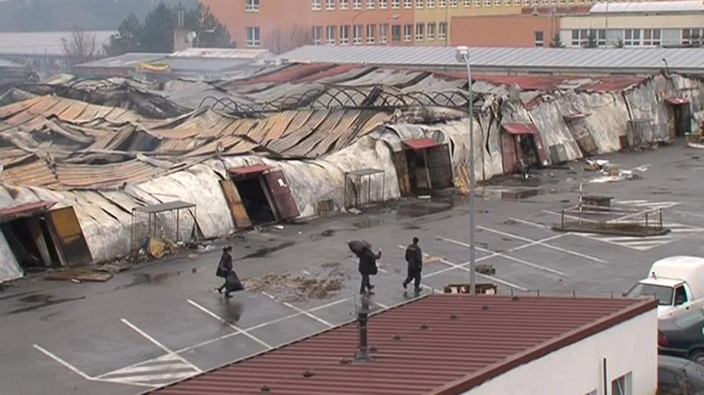 Vyhořelá vietnamská tržnice v Brně