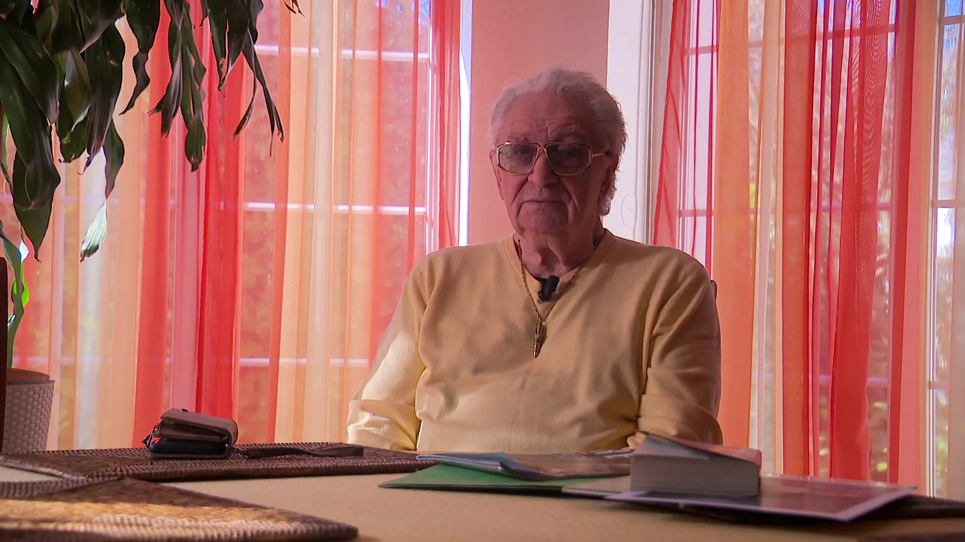 Kloboukem maskovali, jak s námi zachází, popsal propuštění politický vězeň