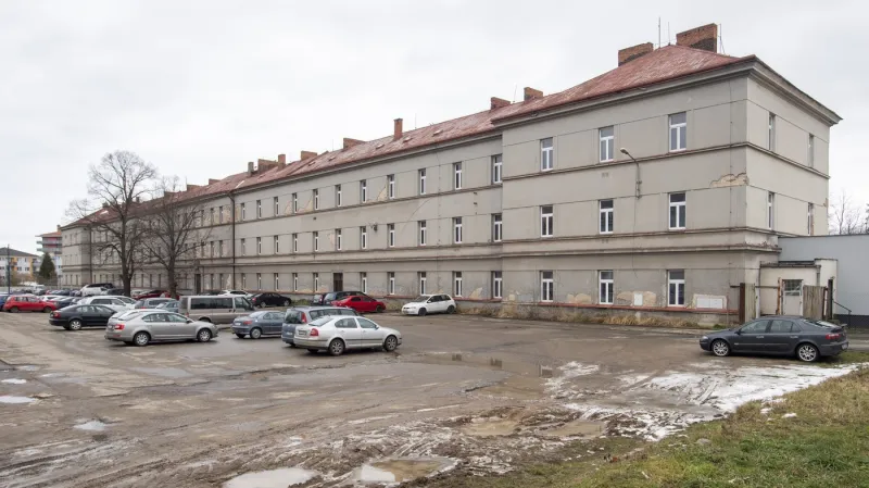 Chátrající armádní areály se mění. Kasárna nahrazují školy, byty i domovy
