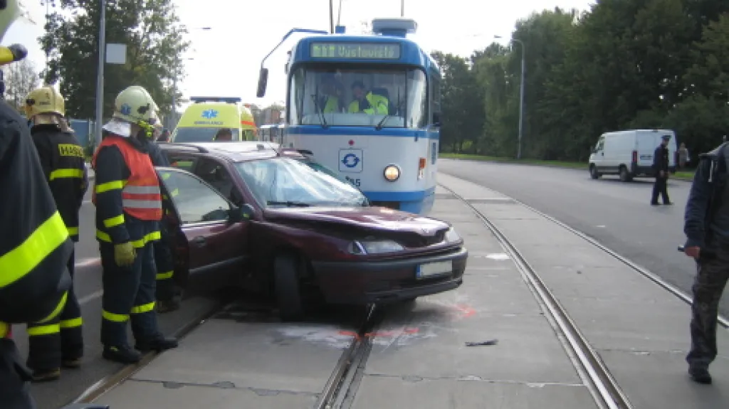 Srážka tramvaje s autem