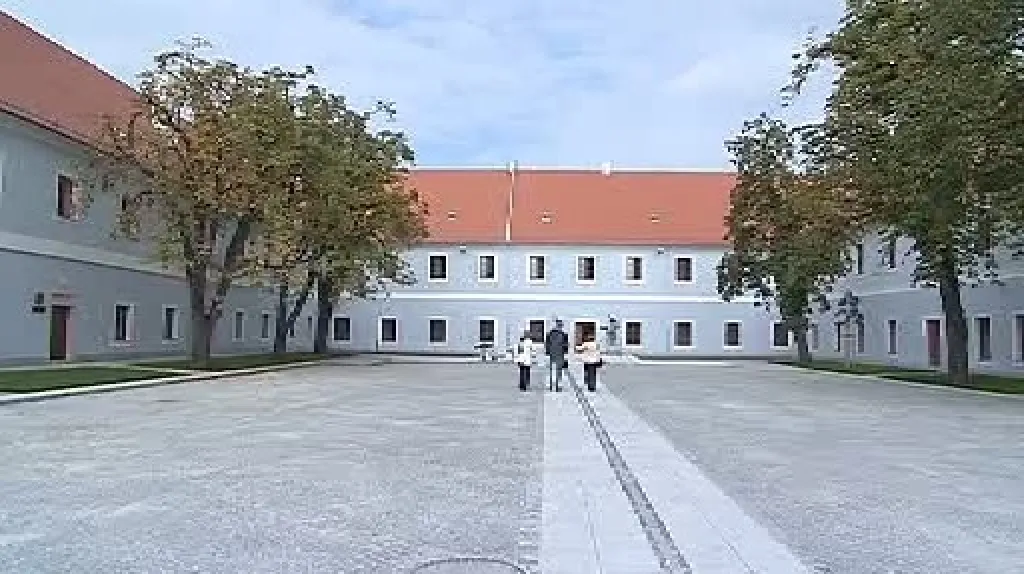 Rekonstruovaná kasárna v Třeboni