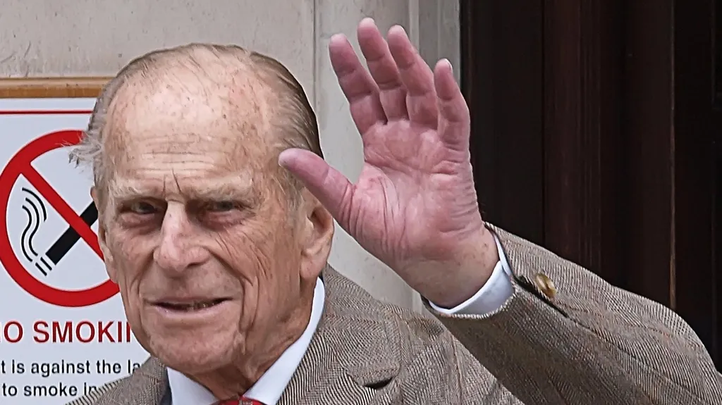Princ Philip opouští nemocnici