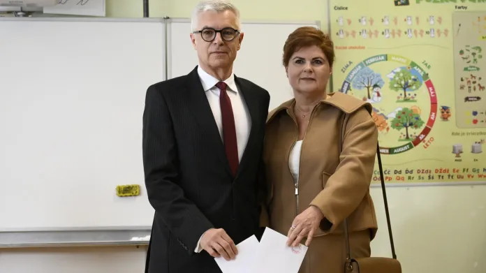 Ivan Korčok a jeho manželka Soňa Korčoková odevzdali své hlasy ve druhém kole prezidentské volby