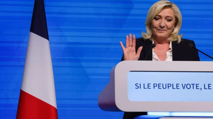 Marine Le Penová ve volebním štábu