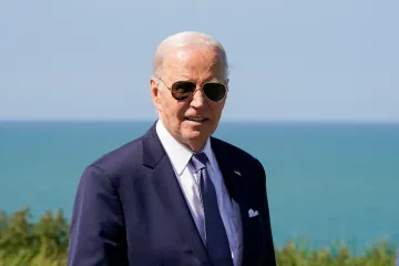 Biden v Normandii ocenil odvahu amerických Rangers, kteří přispěli ke konci války
