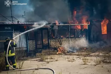 Ruské útoky si vyžádaly oběti, uvádí Kyjev. Ukrajinské drony poškodily Rusku trať