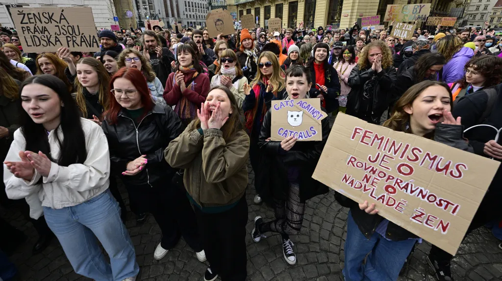 Demonstrace na podporu ženských a obecně lidských práv nazvaná Praha je feministická!