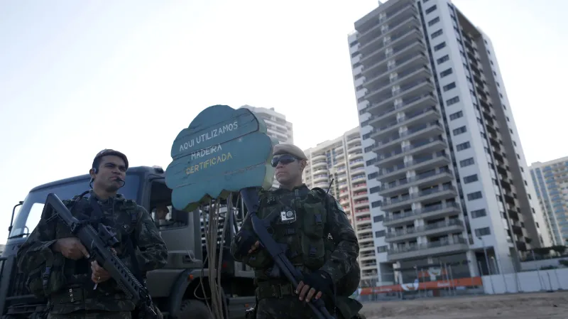 Policejní hlídky v ulicích Ria