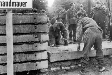 Před lidovou demokracií utíkali Němci tak, až komunisté raději postavili zeď