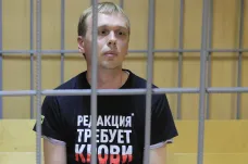 Golunov rozkrýval napojení agentů na pohřebáky. Jeho zadržení kvůli drogám vyvolává pochybnosti