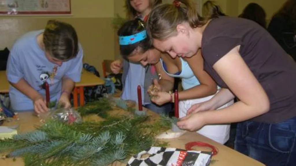 Školáci vyráběli vánoční svícny