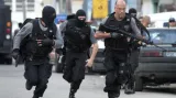 Policie zasahuje proti drogovým gangům v Riu