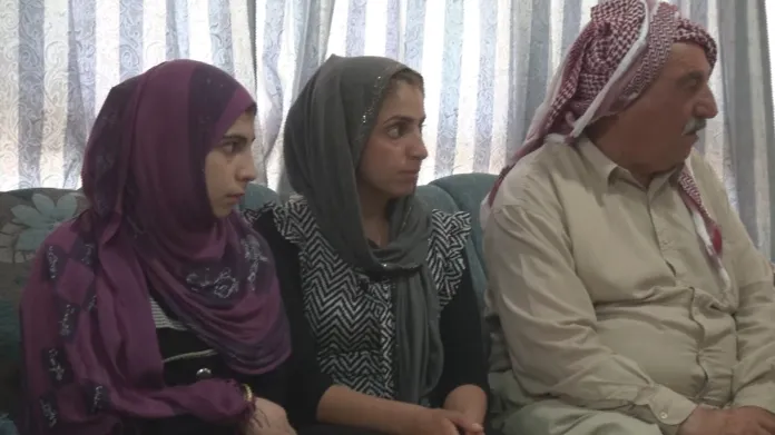 Šílan se v Mosulu šťastně shledala se svou sestrou a otcem