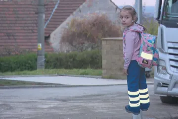 Místo radaru figuríny školáků. Problém je s krádežemi i vandalismem