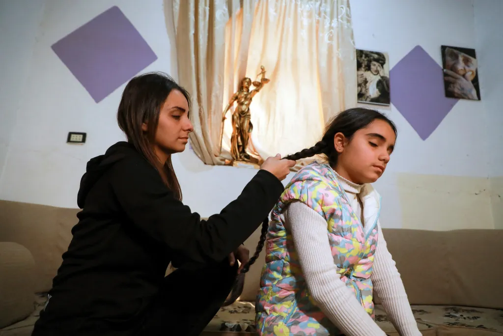 Většina žen pochází z násilnických rodin nebo kvůli válce ovdověly. Zázemí nachází ve zdejší komunitě