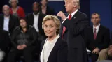 První reakce: Ve druhé debatě zvítězila Clintonová
