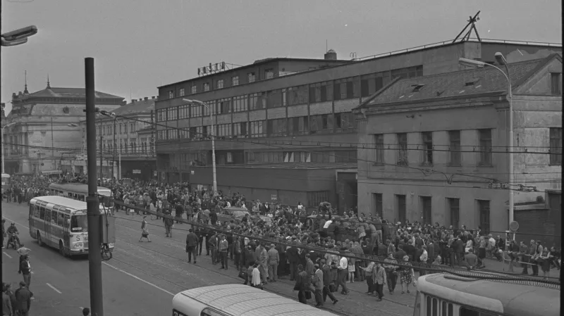 Historická fotografie pošty u nádraží v Brně