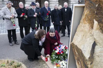 Lidé si připomínají památku obětí předloňské tragédie na filozofické fakultě