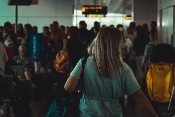 Češi na dovolenou častěji létají, letos si za cestu připlatí