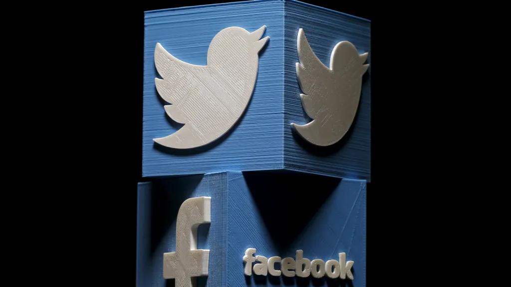 Facebook a Twitter