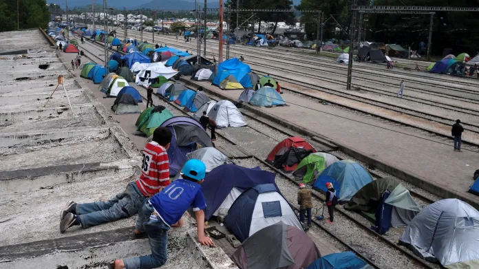 Běženci pravidelně protestují proti uzavření řecko-makedonské hranice