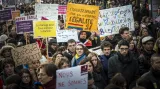 Francouzi manifestují na podporu homosexuálů