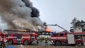 Požár bývalého motorestu u dálnice D1