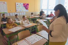 K ukrajinským uprchlíkům míří více než dvě stě tisíc učebnic češtiny. Ministerstvo bude platit další kurzy