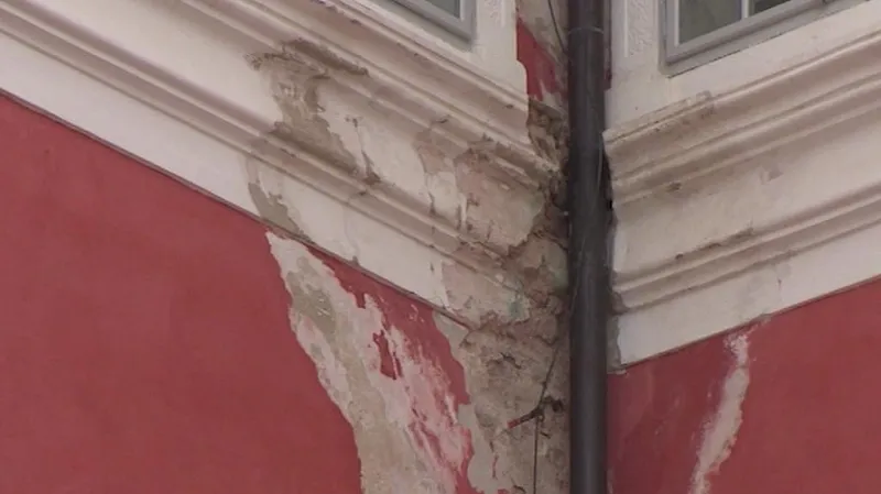 Broumovský klášter před rekonstrukcí - záběr ze zimy 2013