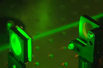 Laserová centra HiLASE a ELI Beamlines u Prahy slaví deset let. Překonala za tu dobu řadu světových rekordů