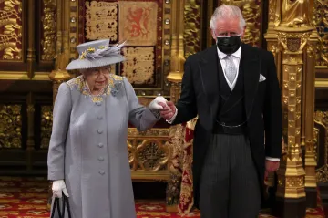 Britská královna ze zdravotních důvodů zrušila účast na ceremonii k uctění padlých vojáků 