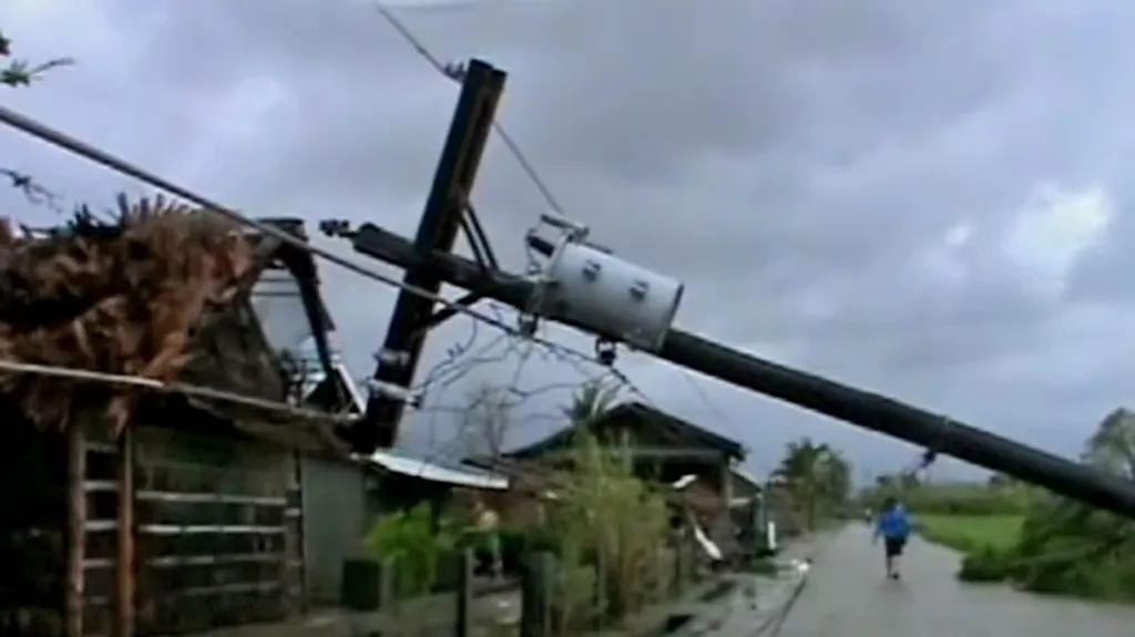 Filipíny zasáhl tajfun Utor