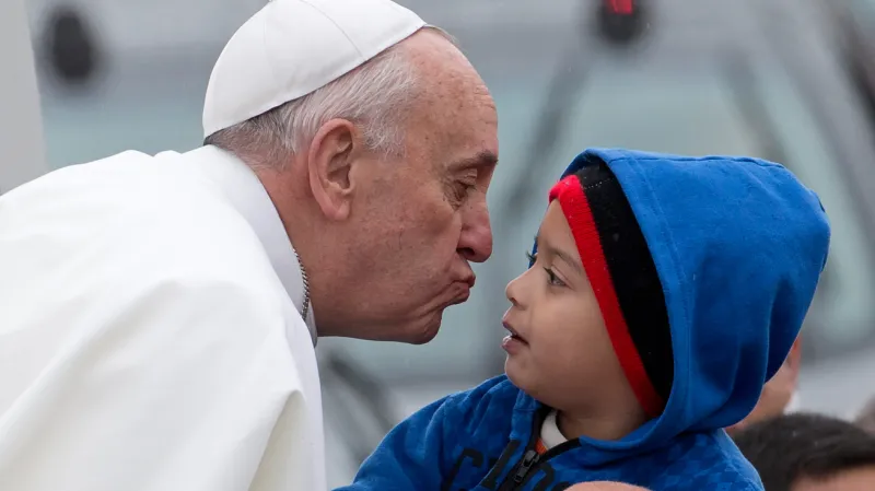 Papež František po příletu do Aparecidy